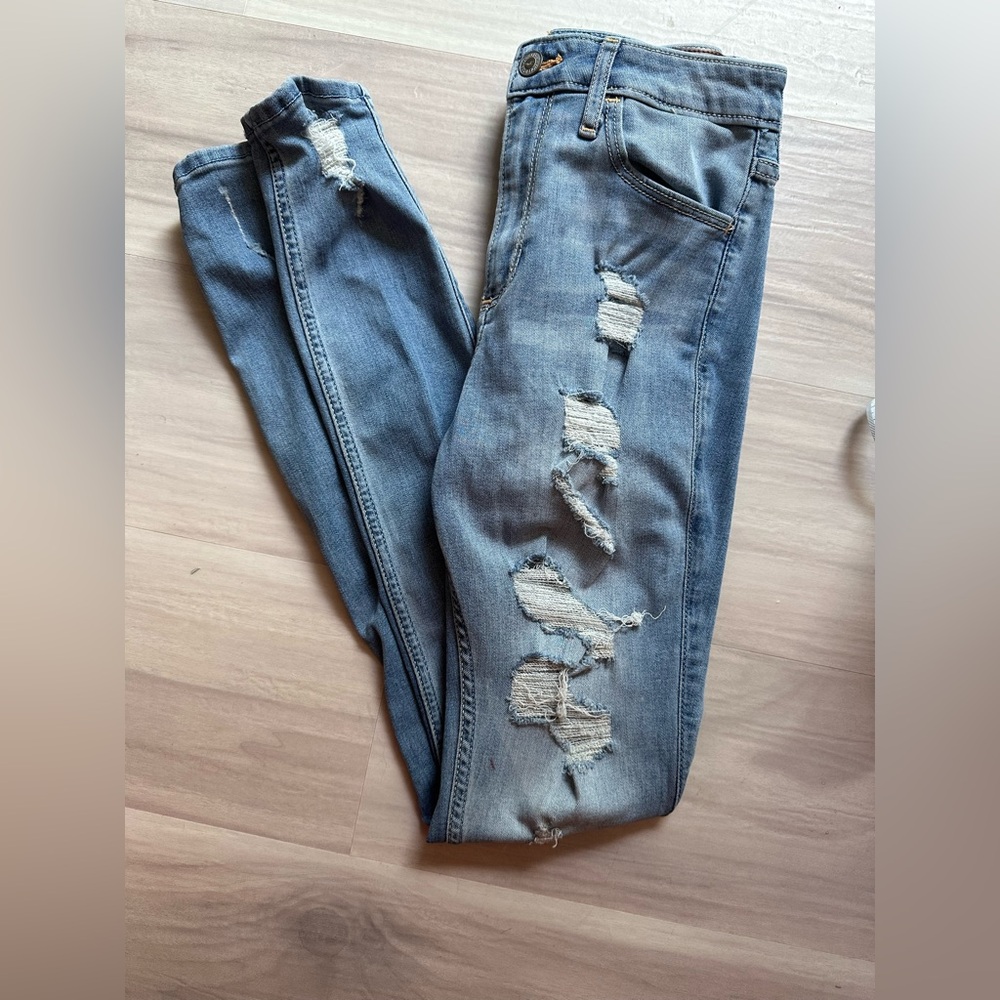 EUC Hollister Blue Skinny Jeans with Distressed Detailing. Front/Back Pockets.
